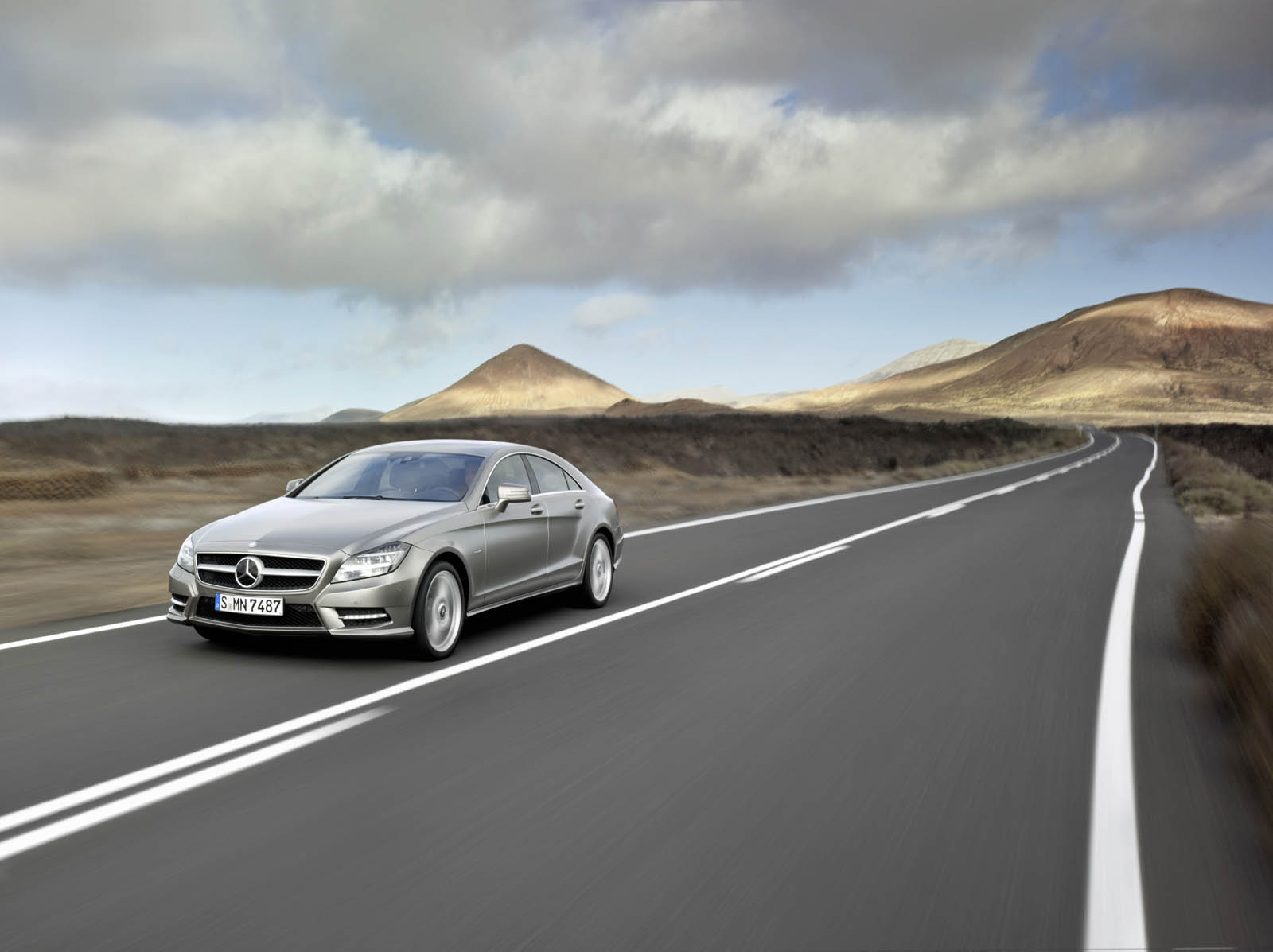 Way cars. Дорога с машиной CLS. Конкуренты Mercedes. Мотоциклы Мерседес 2021 обои. Обои на рабочий стол двигатели Мерседес.