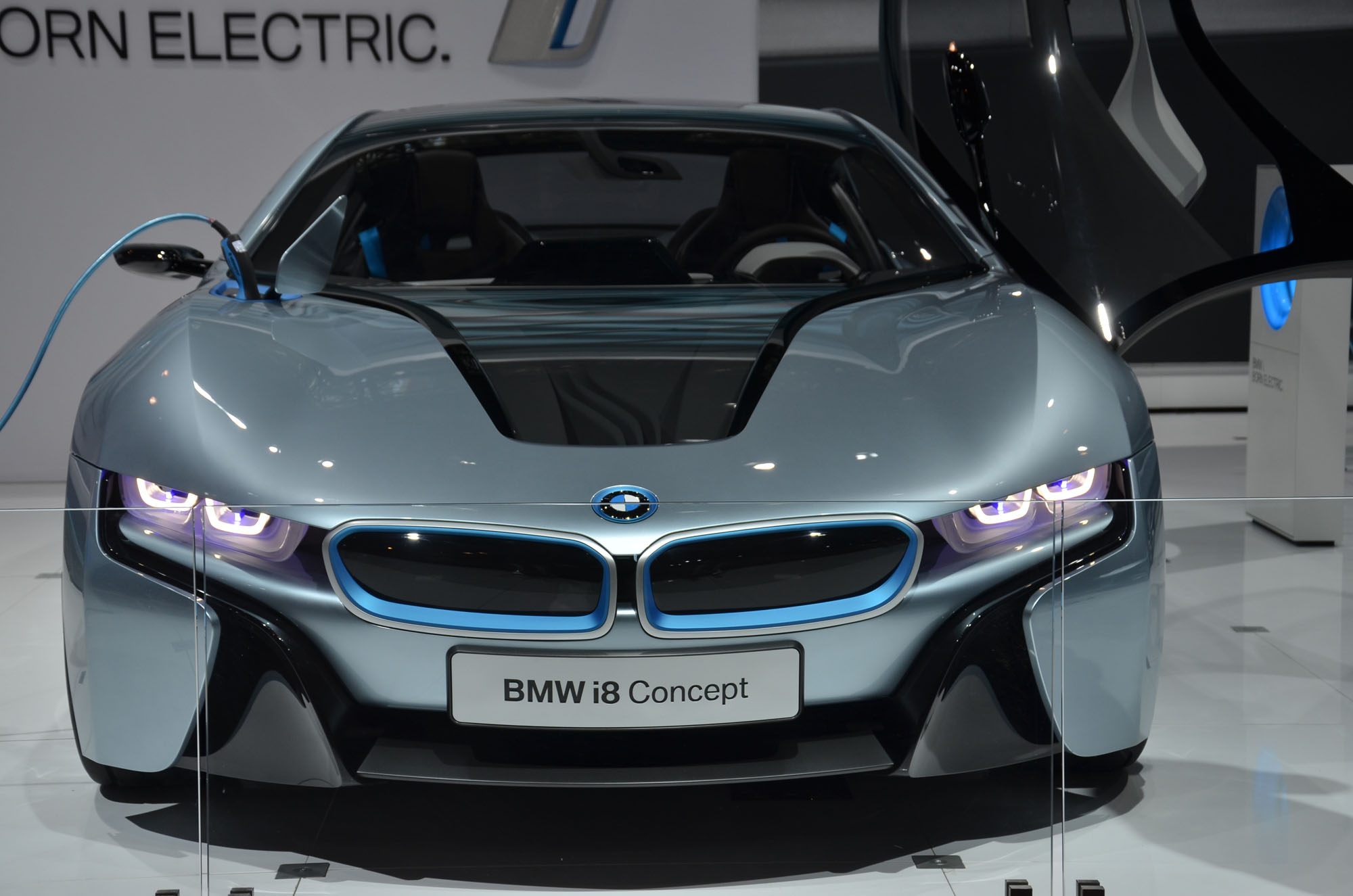 5 ай 8. BMW i8 Concept 2021. BMW i8 Concept Retro. БМВ i8 выхлоп. БМВ ай х 2021.